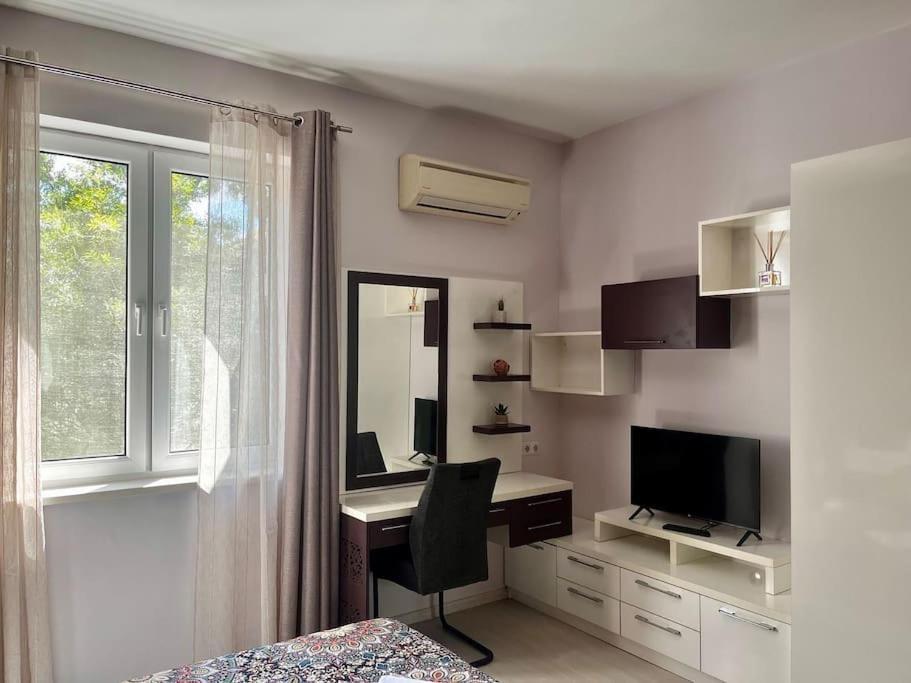 Cozy 2Br Oasis In Central Burgas Exterior photo