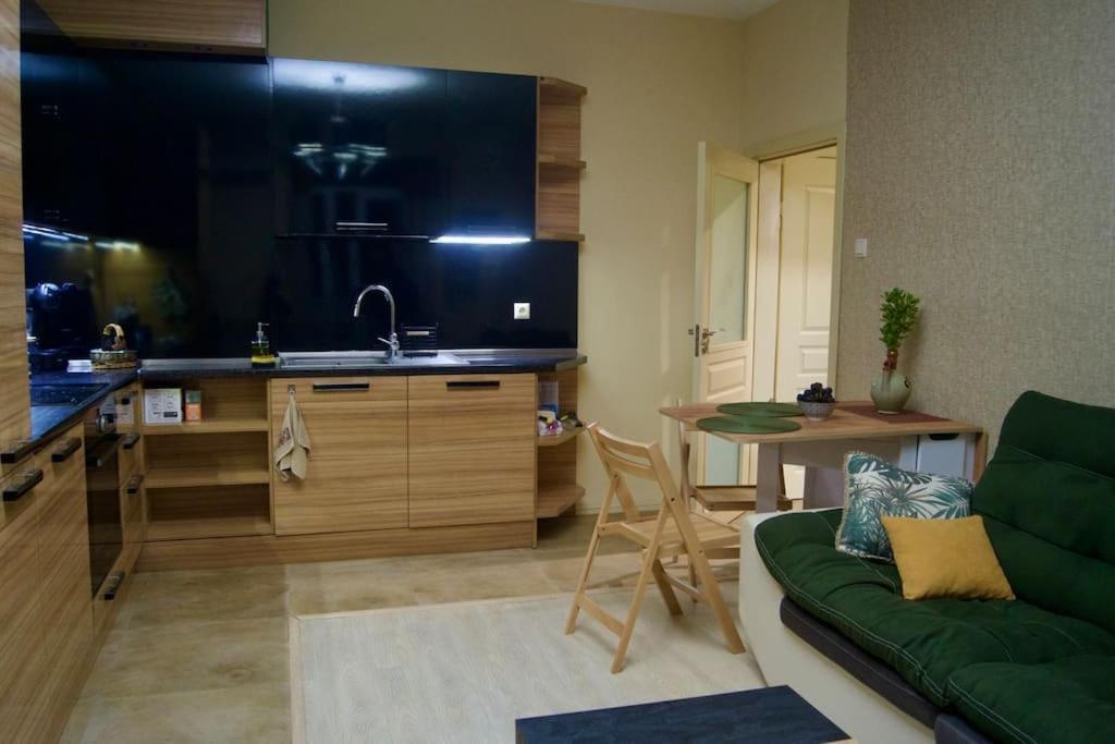 Cozy 2Br Oasis In Central Burgas Exterior photo